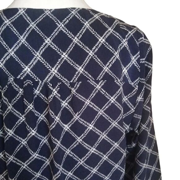 Joie Navy & White Grid Print 100% Silk Pop Over Semi Sheer Blouse Top Size Small - Picture 8 of 10